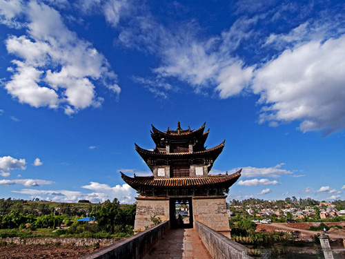 云南建水古城:建水古城位于云南昆明之南220公里,古称步头,亦名巴甸.